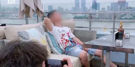 抖音名媛拼单群男版在哪 聊天记录 错觉 表情 摆脱 奢侈品 表情图 新闻资讯 照相 抖音 名媛 新闻资讯  第1张