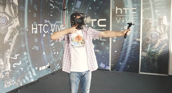 HTC Vive虚拟现实设备即将来袭年底上线 经理 ar htc 游戏开发 电子游戏 10月26 VR虚拟现实 年底 虚拟现实 Vive 新闻资讯  第1张