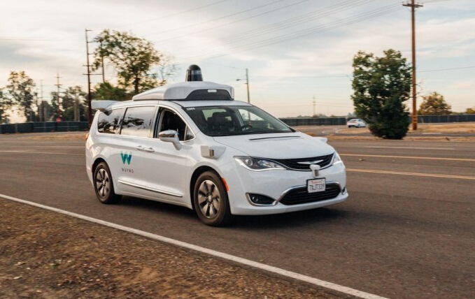 加州批准谷歌无人车Waymo 没人类司机就可上路 同意 小雨 昼夜 美国 abe 谷歌 人类 无人 驾驶 ym 新闻资讯  第2张